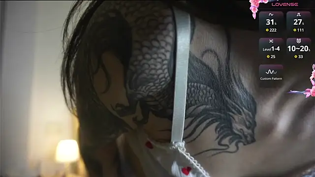 Snapshot of Morena_Dolce chatting on 11.26.25 Morena Dolce online show from 11.26.25