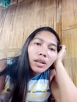 Snapshot of prettymom35 chatting on 10.27.25 prettymom35 online show from 10.27.25