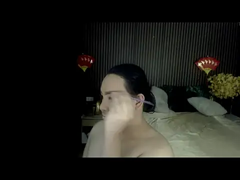 Hotcum ella online show from 10.06.25