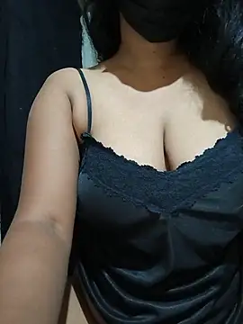 Snapshot of DiyaRoy49 chatting on 06.14.26 DiyaRoy49 online show from 06.14.26