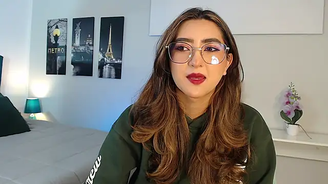 Snapshot of madame_lottie chatting on 09.12.25 madame lottie online show from 09.12.25