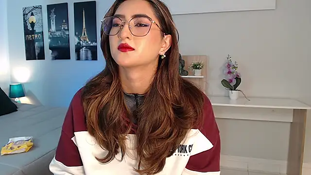 Snapshot of madame_lottie chatting on 09.13.25 madame lottie online show from 09.13.25