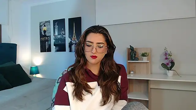 Snapshot of madame_lottie chatting on 09.16.25 madame lottie online show from 09.16.25