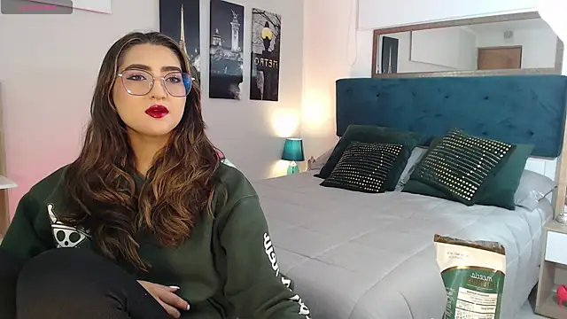 Snapshot of madame_lottie chatting on 10.04.25 madame lottie online show from 10.04.25