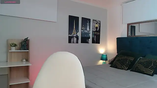 Snapshot of madame_lottie chatting on 10.07.25 madame lottie online show from 10.07.25