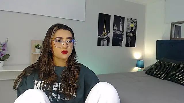 Snapshot of madame_lottie chatting on 10.08.25 madame lottie online show from 10.08.25