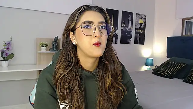 Snapshot of madame_lottie chatting on 10.14.25 madame lottie online show from 10.14.25