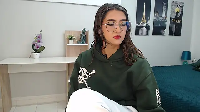 Snapshot of madame_lottie chatting on 10.15.25 madame lottie online show from 10.15.25