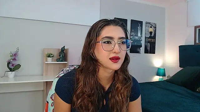 Snapshot of madame_lottie chatting on 10.16.25 madame lottie online show from 10.16.25