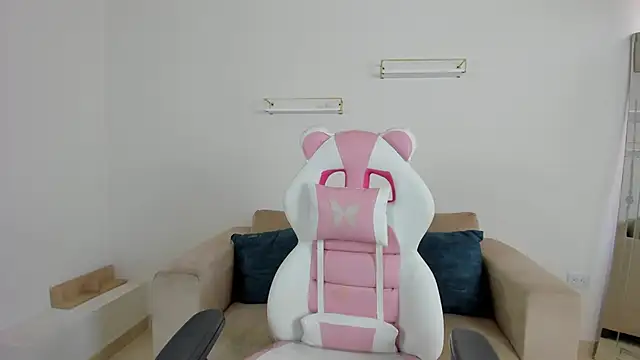 april smiith online show from 11.05.25