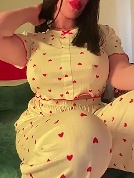 Snapshot of OnlyRima chatting on 06.19.26 OnlyRima online show from 06.19.26