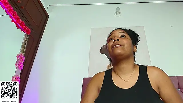 naomi campbel  online show from 11.06.25