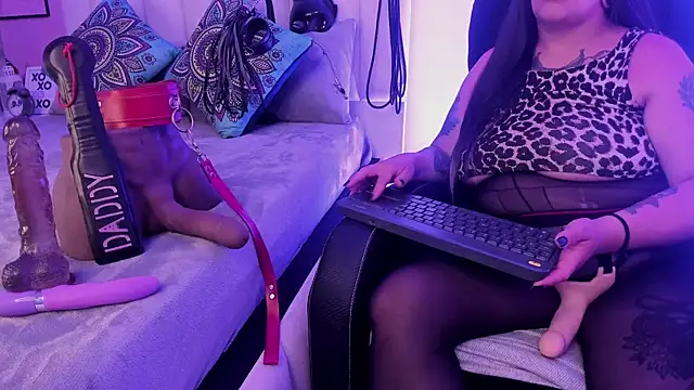 Violett Novoa online show from 09.25.25