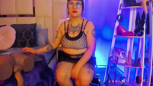 Violett Novoa online show from 11.17.25