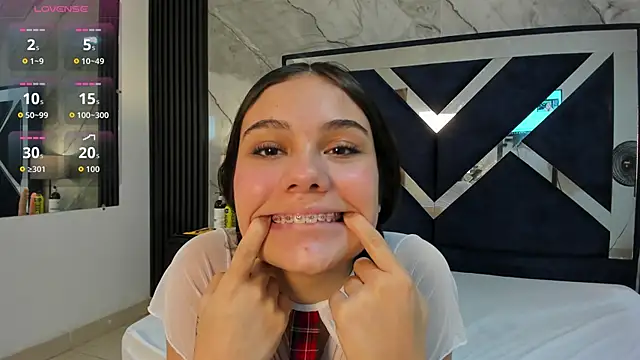 Megan Sweetas online show from 11.13.25