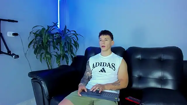 Thomas moon online show from 09.29.25