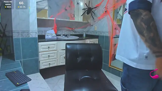 Thomas moon online show from 10.14.25