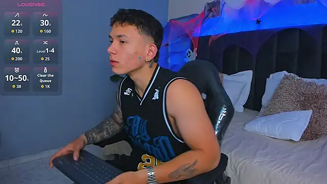 Thomas moon online show from 10.21.25