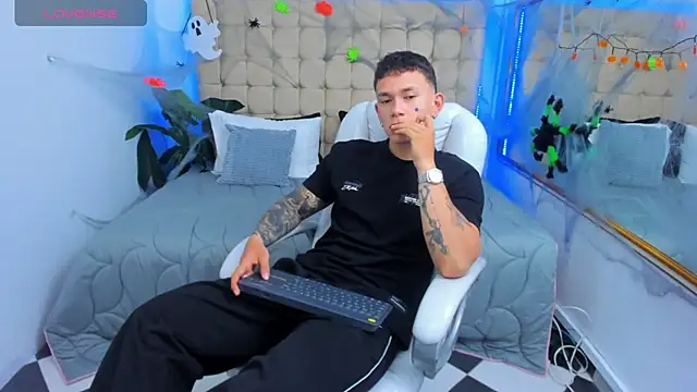 Thomas moon online show from 10.31.25