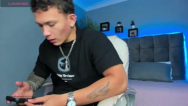 Thomas moon online show from 04.17.26