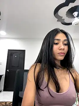 Snapshot of sahraparker chatting on 09.18.25 sahraparker online show from 09.18.25