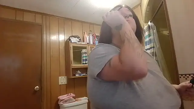 vanessraine online show from 09.10.25