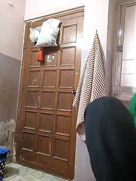 Snapshot of sanu_07 chatting on 12.21.25 sanu 07 online show from 12.21.25