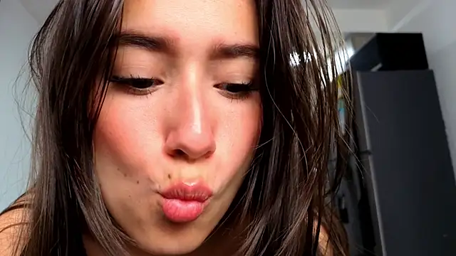 Snapshot of Adhara_Kitten chatting on 05.27.26 Adhara Kitten online show from 05.27.26