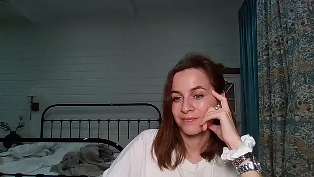 Snapshot of Niravyn_ chatting on 11.02.25 Niravyn online show from 11.02.25