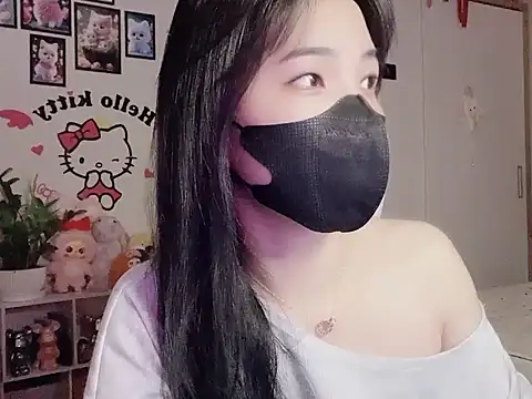 keelinnn19 online show from 10.24.25