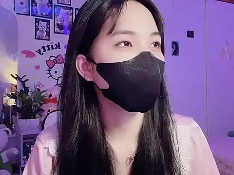 keelinnn19 online show from 10.31.25