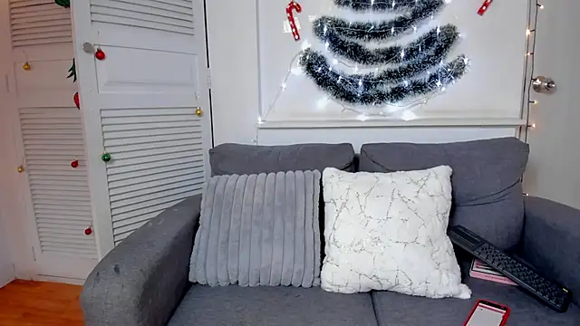 Luna Claire online show from 12.20.25