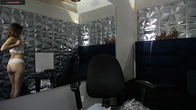 Snapshot of angeles_azul chatting on 10.05.25 angeles azul online show from 10.05.25