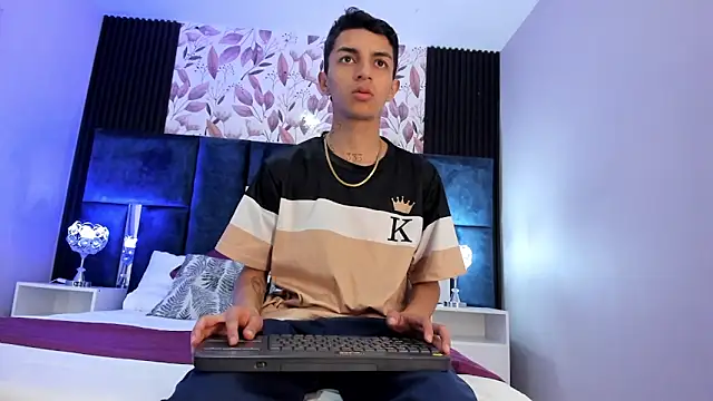 NickandAbby  online show from 03.25.26