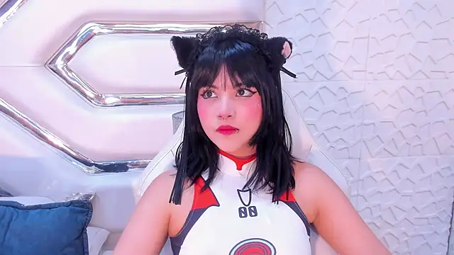 Snapshot of TatiLee chatting on 11.10.25 TatiLee online show from 11.10.25