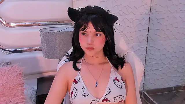 Snapshot of TatiLee chatting on 11.11.25 TatiLee online show from 11.11.25