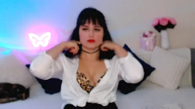 Snapshot of Bella_Hillss chatting on 10.04.25 Bella Hillss online show from 10.04.25