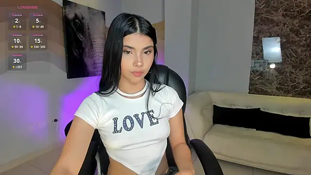 MiaLaurence online show from 11.27.25