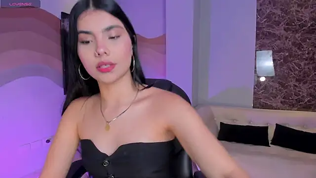 MiaLaurence online show from 11.29.25