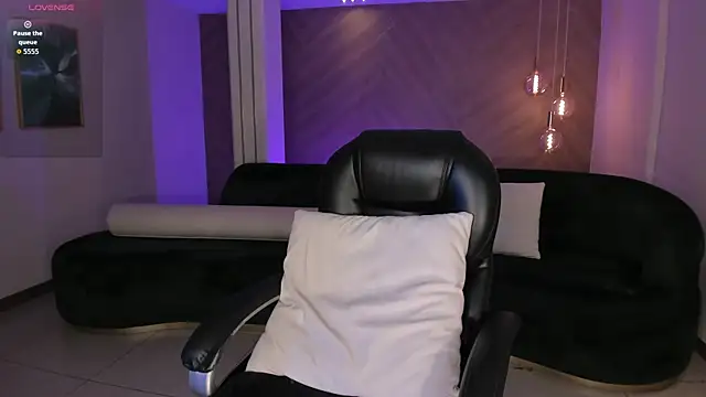 MiaLaurence online show from 02.27.26