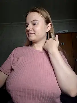 Snapshot of SlipperSherry chatting on 09.08.25 SlipperSherry online show from 09.08.25