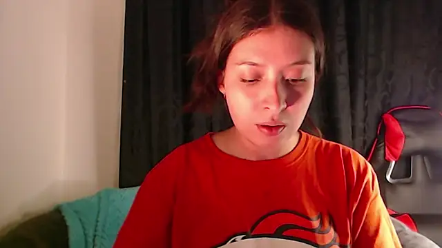 Snapshot of -Ivonny chatting on 09.11.25 -Ivonny online show from 09.11.25