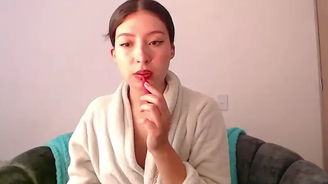Snapshot of -Ivonny chatting on 09.28.25 -Ivonny online show from 09.28.25