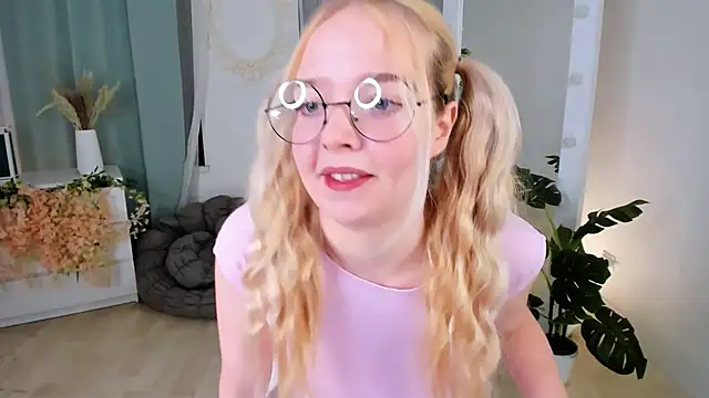 BellaMontgomery online show from 11.05.25