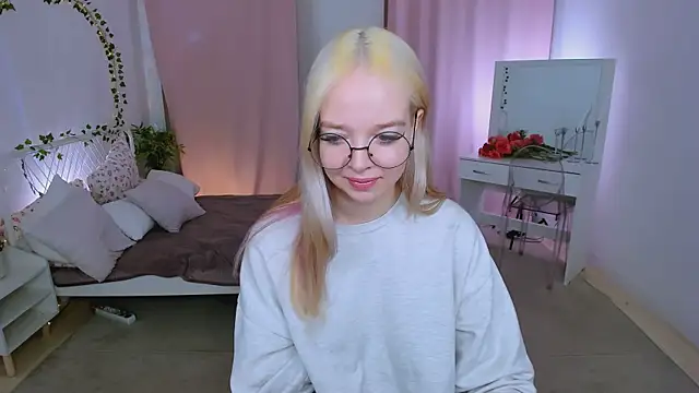 BellaMontgomery online show from 03.25.26