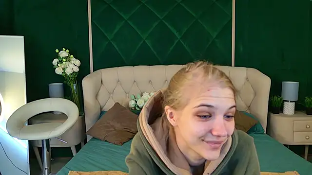 4example Chloe online show from 04.07.26