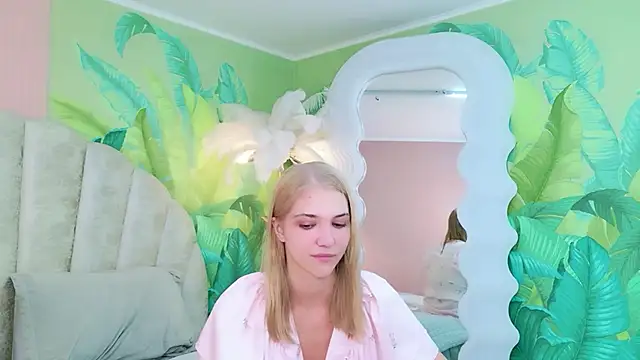 4example Chloe online show from 07.20.26