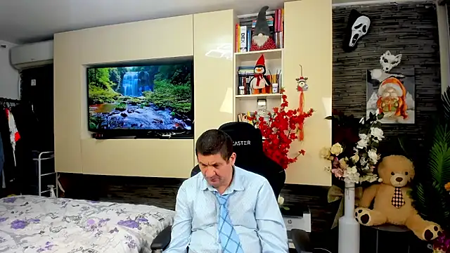 Snapshot of SpartacusDaddy48 chatting on 03.28.26 SpartacusDaddy48 online show from 03.28.26