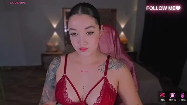 lunaarose online show from 11.27.25