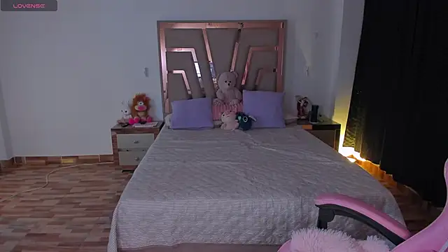 lunaarose online show from 04.07.26